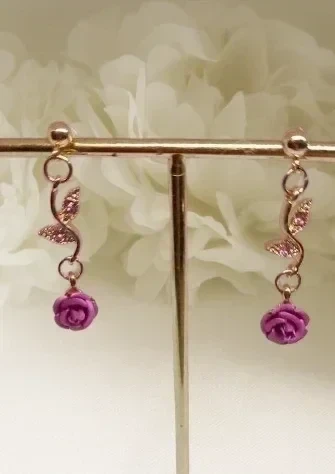 Boucles d'oreilles pendants rose et cristal
